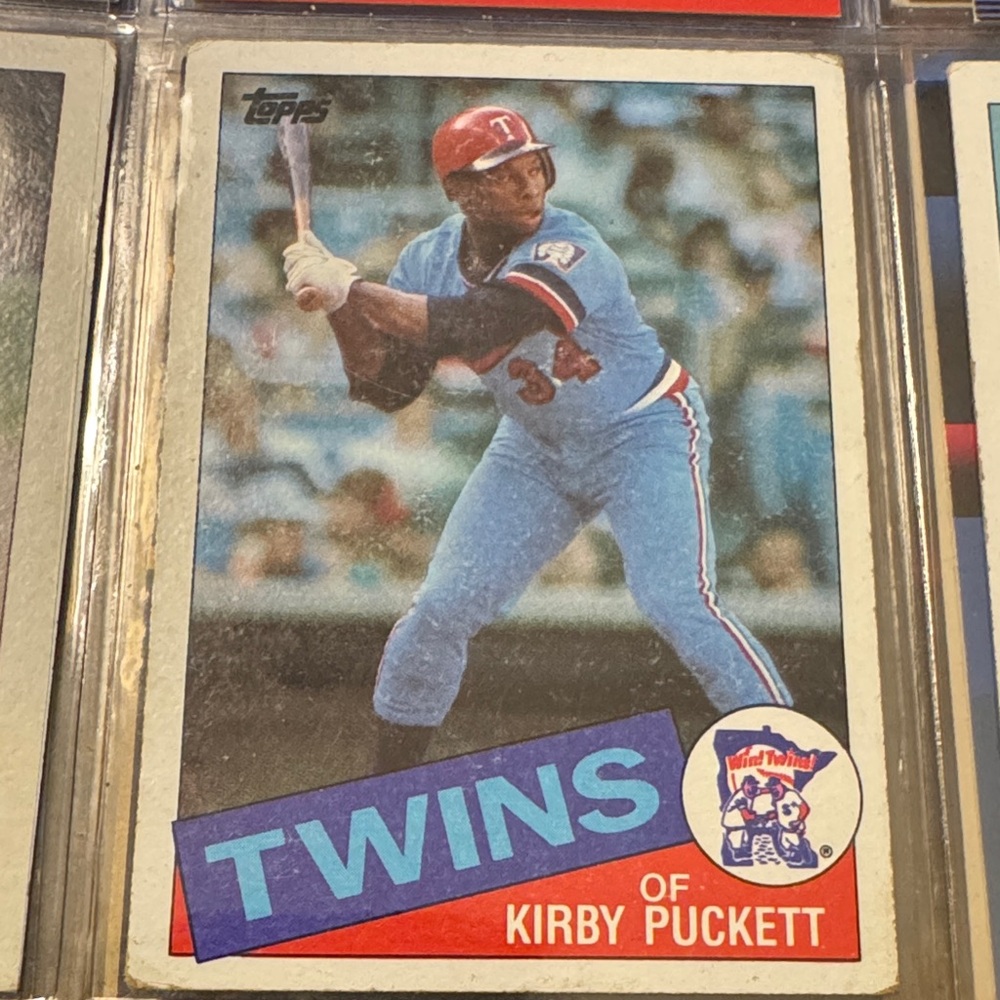 Topps Twins 1985 #536 Trading Card - Kirby Puckett in Blue and Red
